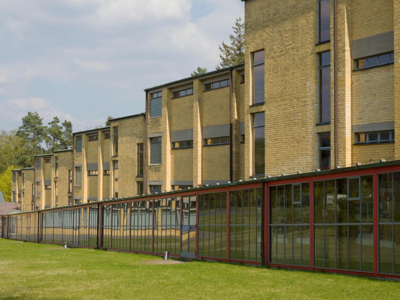 Bauhaus-Denkmal-Bundesschule-Bernau_Christoph-Petras-2011