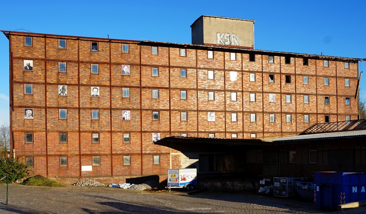 Westansicht des Neufert-Bau in Weißwasser